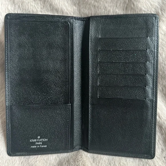 🌹✨🖤Authentic Louis Vuitton Taiga Porte Barre Hand Painted Rose Wallet - Picture 4 of 16